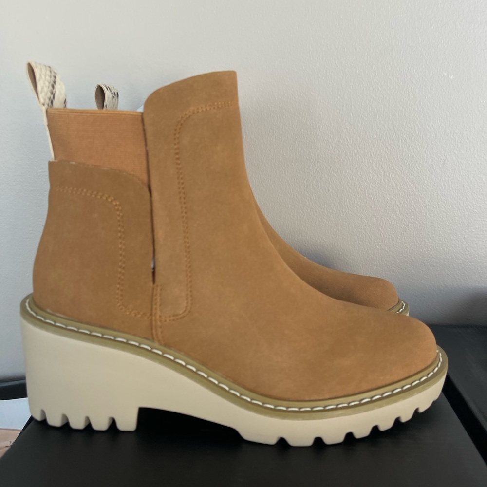 Nicole Miller Women’s Pocas Wedge Lug Platform Chelsea Boot